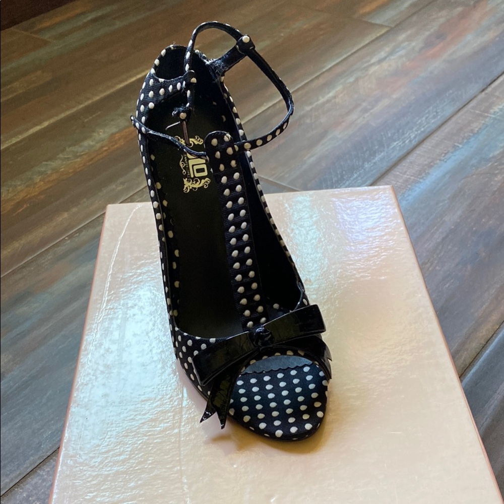 J Lo Jennifer Lopez Black Polka Dots Stiletto Heels
Size 7 1/2 M